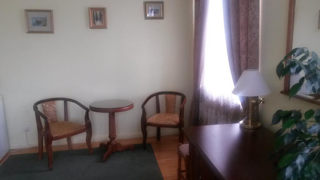 Marlen Hotel Ρίβνε Εξωτερικό φωτογραφία