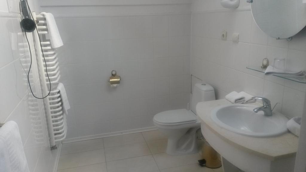 Marlen Hotel Ρίβνε Εξωτερικό φωτογραφία