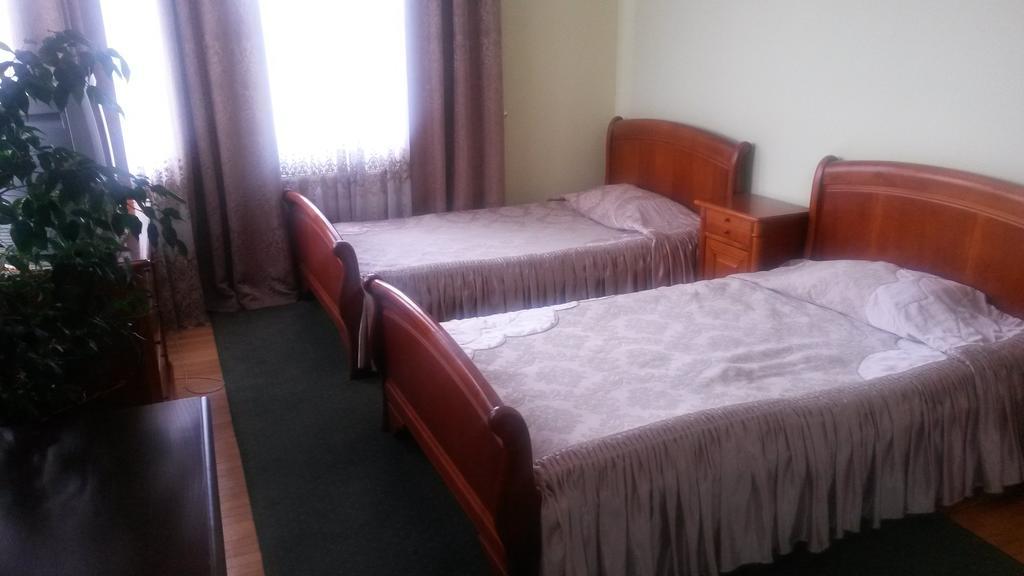 Marlen Hotel Ρίβνε Εξωτερικό φωτογραφία