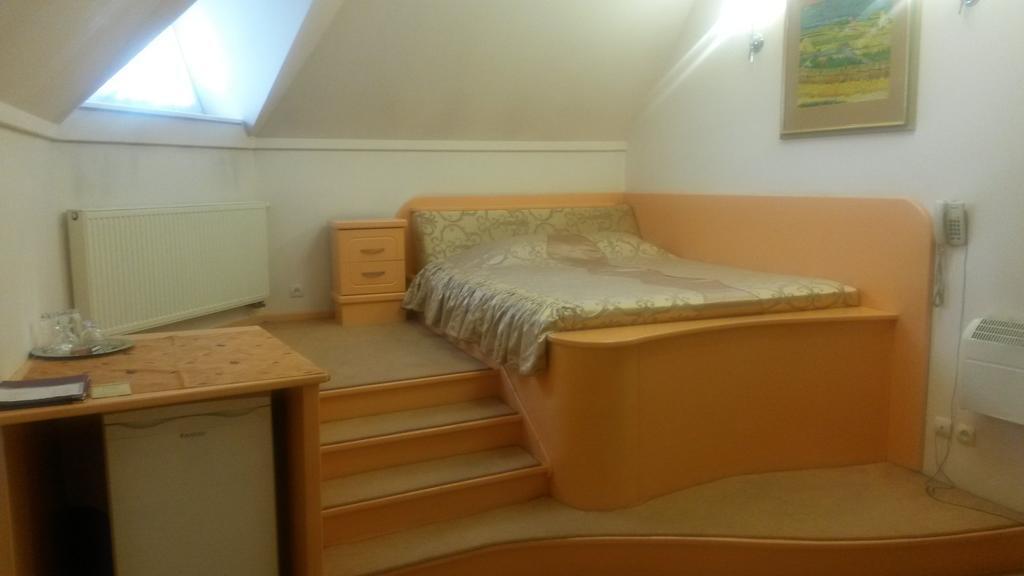 Marlen Hotel Ρίβνε Εξωτερικό φωτογραφία
