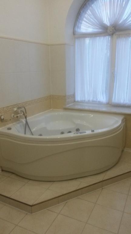 Marlen Hotel Ρίβνε Δωμάτιο φωτογραφία